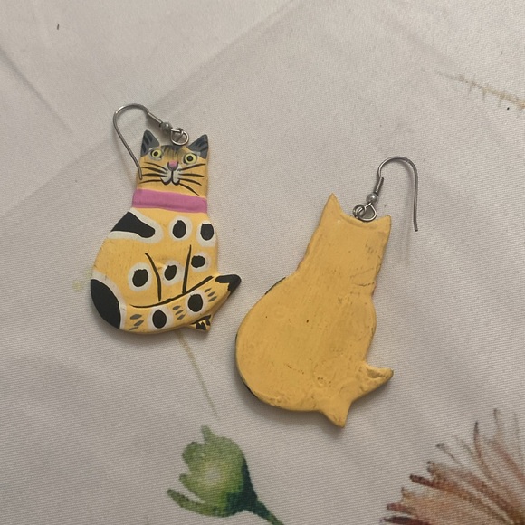 Vintage Dangling Cat Hand Painted Wooden Cat Earrings - Yellow Gold and Black - Picture 3 of 11
